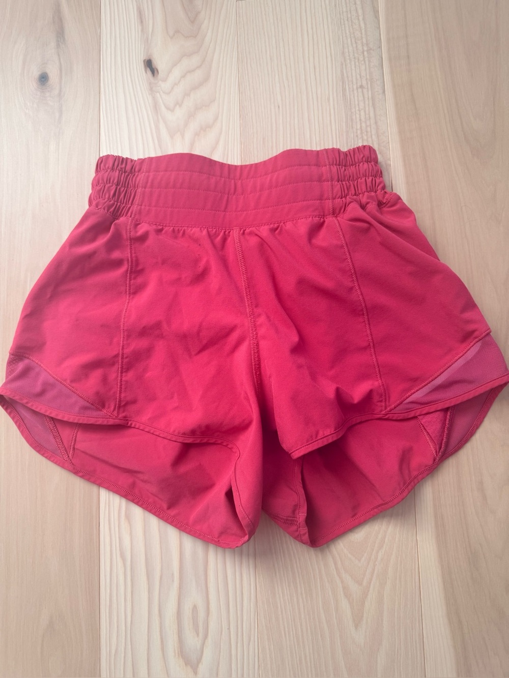 Rare Lululemon Hotty Hot Short 2.5” size 2 Raspberry Coulis
